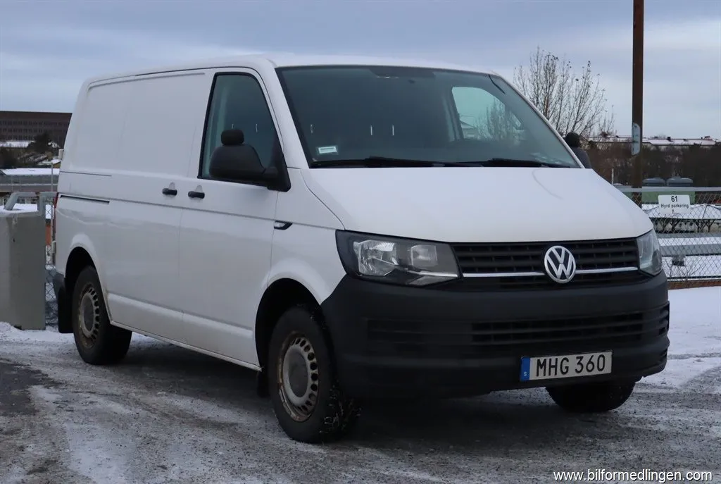 Volkswagen Transporter 2.0 TDI 102hk Värmare S/V-hjul Dragkrok, bild 2 av 12