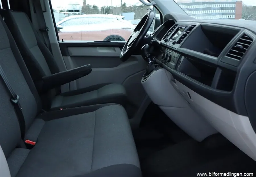 Volkswagen Transporter 2.0 TDI 102hk Värmare S/V-hjul Dragkrok, bild 5 av 12