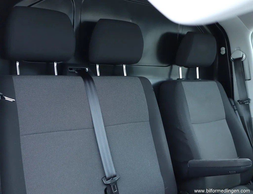 Volkswagen Transporter 2.0 TDI 102hk Värmare S/V-hjul Dragkrok, bild 6 av 12