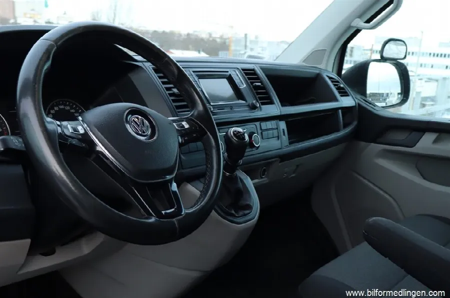 Volkswagen Transporter 2.0 TDI 102hk Värmare S/V-hjul Dragkrok, bild 9 av 12