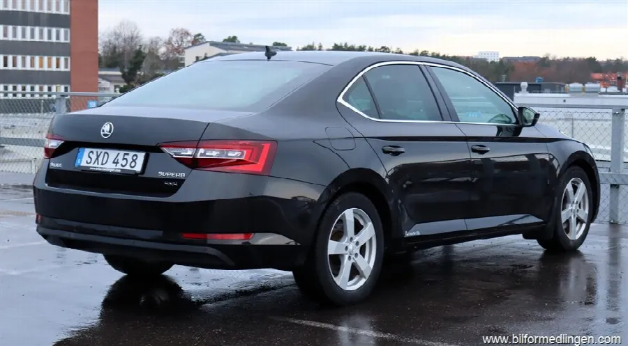 Skoda Superb 2.0 TDI 4x4 190hk Sedan Navi Keyless S/V-hjul, bild 3 av 12
