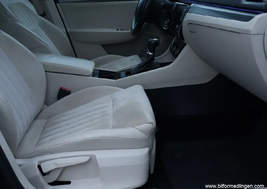 Skoda Superb 2.0 TDI 4x4 190hk Sedan Navi Keyless S/V-hjul, bild 5 av 12