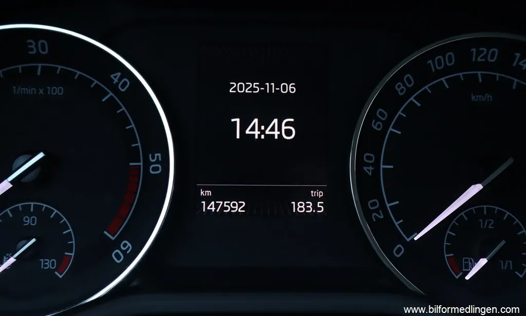 Skoda Superb 2.0 TDI 4x4 190hk Sedan Navi Keyless S/V-hjul, bild 12 av 12