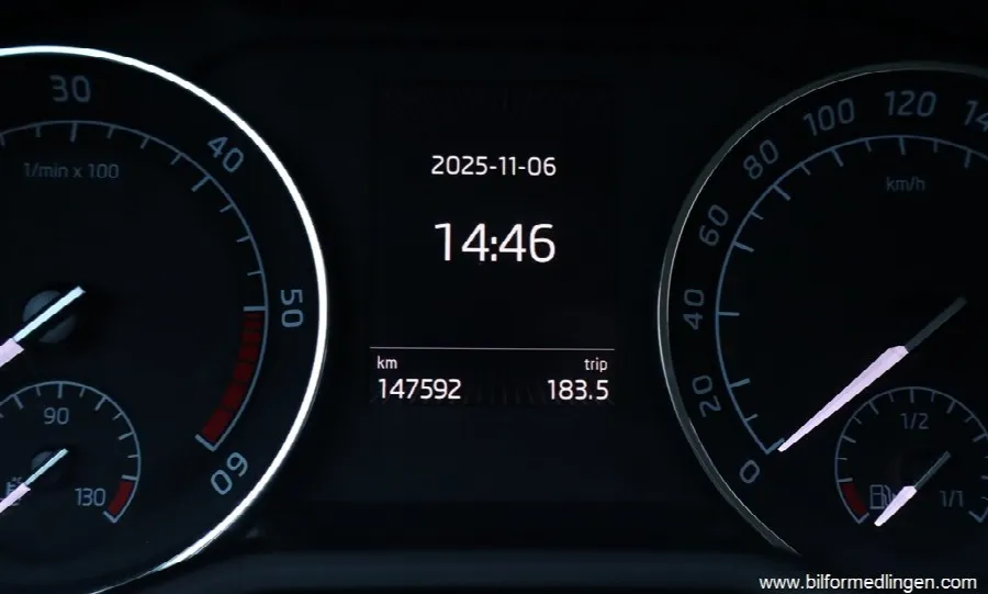 Skoda Superb 2.0 TDI 4x4 190hk Sedan Navi Keyless S/V-hjul, bild 12 av 12