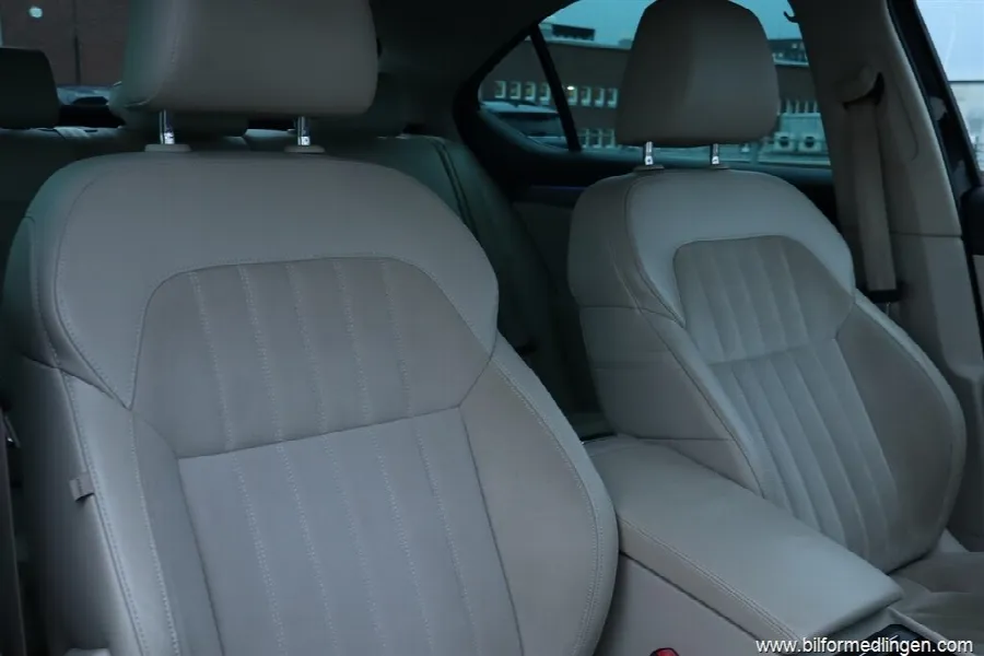 Skoda Superb 2.0 TDI 4x4 190hk Sedan Navi Keyless S/V-hjul, bild 6 av 12