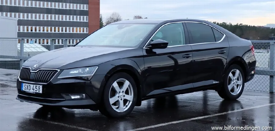 Skoda Superb 2.0 TDI 4x4 190hk Sedan Navi Keyless S/V-hjul, bild 2 av 12