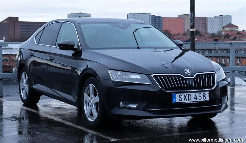 Skoda Superb 2.0 TDI 4x4 190hk Sedan Navi Keyless S/V-hjul, bild 1 av 12