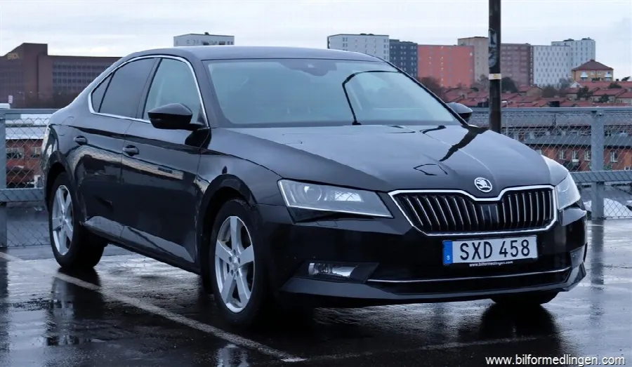 Skoda Superb 2.0 TDI 4x4 190hk Sedan Navi Keyless S/V-hjul, bild 1 av 12