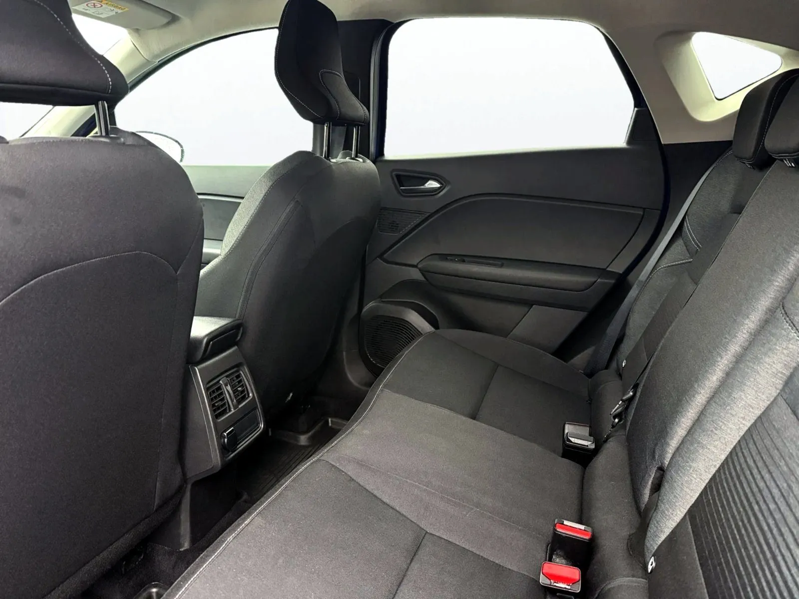 Renault Captur 1.0 TCe 100hk, bild 8 av 12