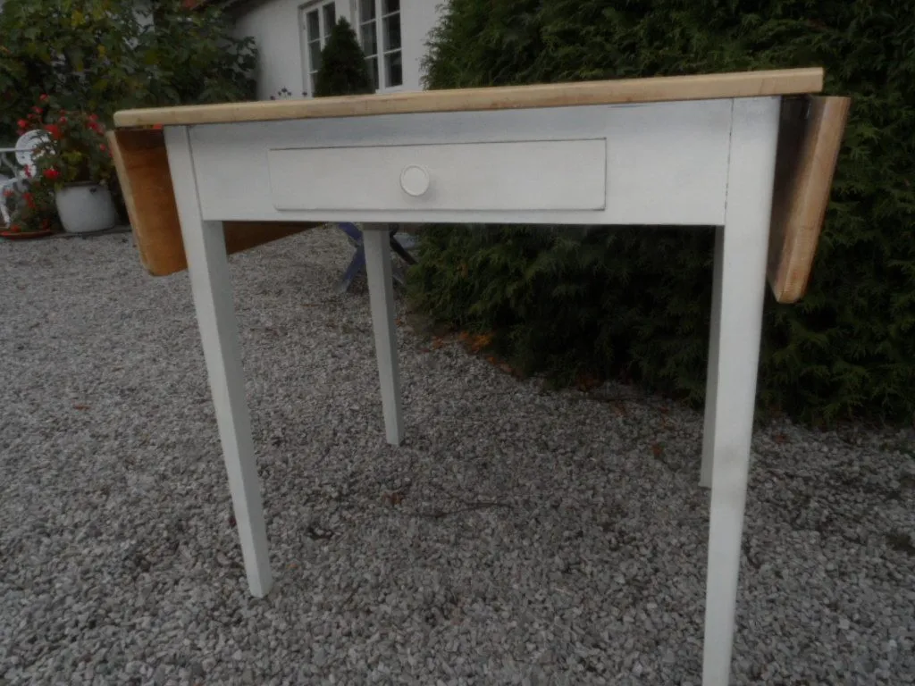 Allmogebord med låda i sargen, bild 1 av 2
