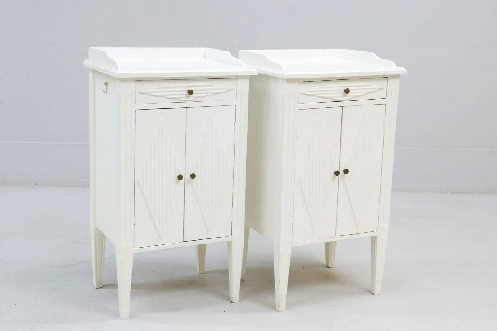 Sängbord i Gustaviansk stil, 1 par