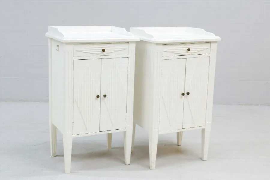 Sängbord i Gustaviansk stil, 1 par