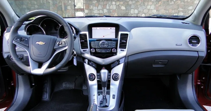 Chevrolet cruze lt automat nybes+ lågmilare+ navi+ vinterdäck++, bild 4 av 8