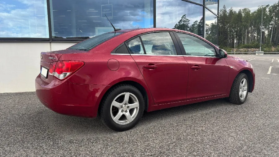Chevrolet Cruze LT 1.8 Bensin AUTOMAT + NAVI + Vinterdäck + Nybesiktigad + Lågmilare ++, bild 9 av 12