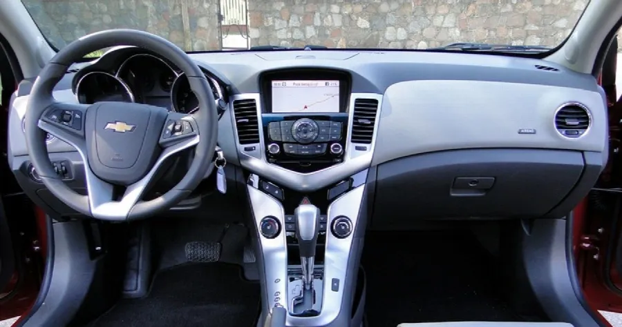 Chevrolet Cruze LT 1.8 Bensin AUTOMAT + NAVI + Vinterdäck + Nybesiktigad + Lågmilare ++, bild 5 av 12