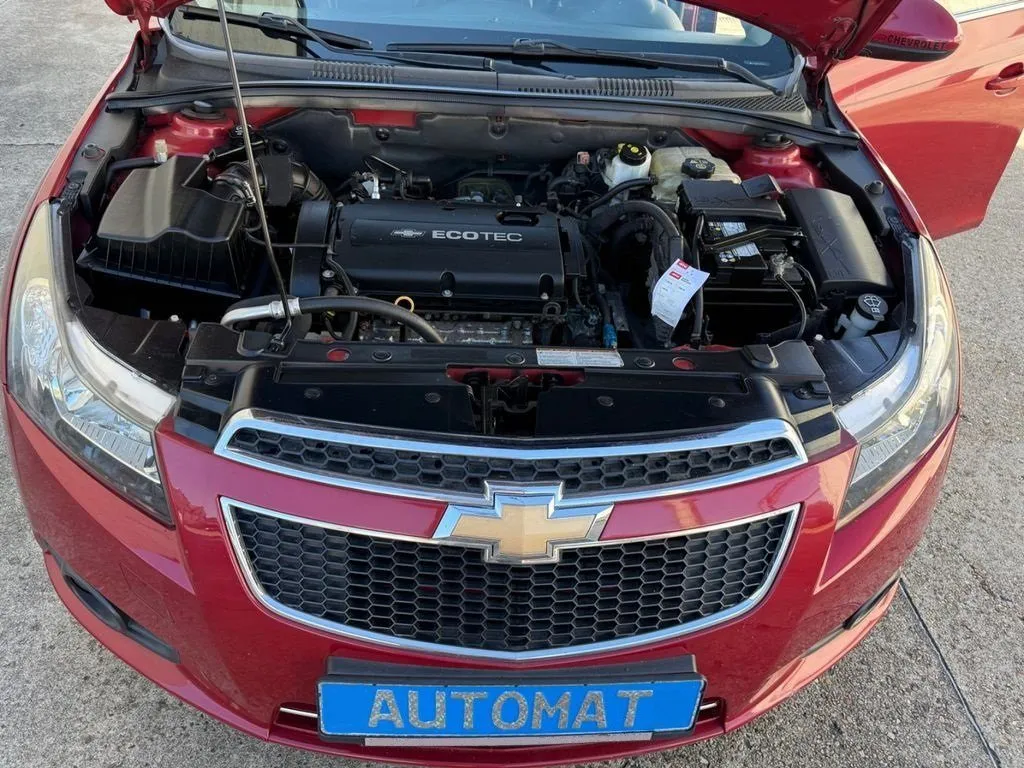Chevrolet Cruze LT 1.8 Bensin AUTOMAT + NAVI + Vinterdäck + Nybesiktigad + Lågmilare ++, bild 11 av 12