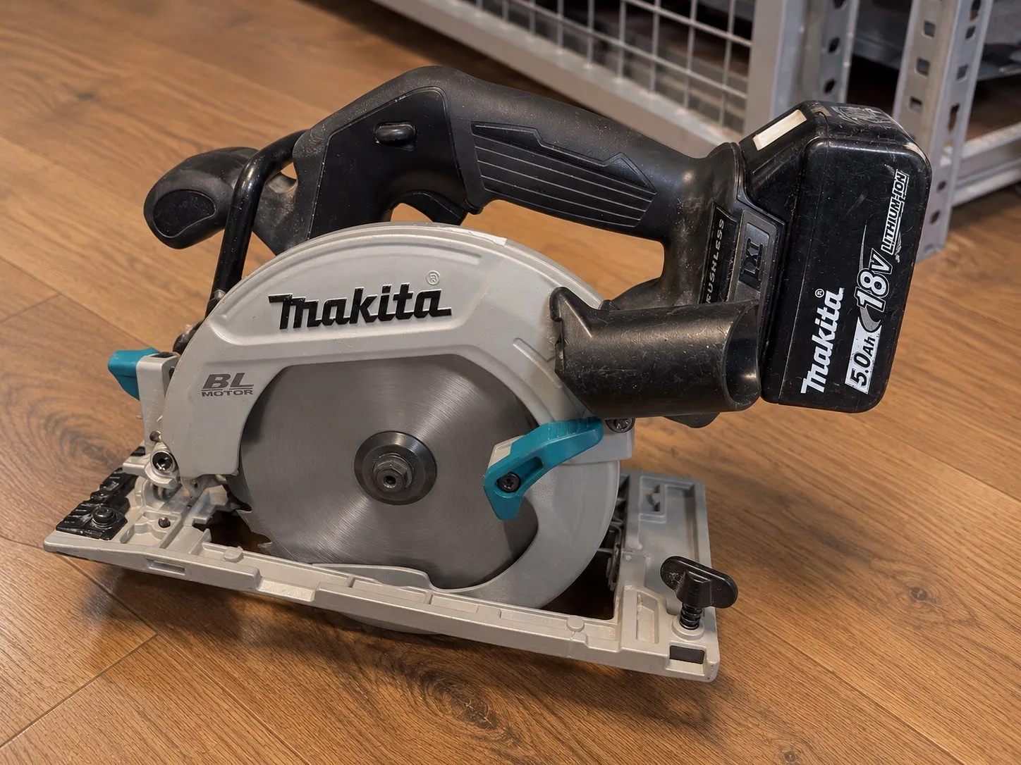 Makita DHS680 18V Batteridriven Cirkelsåg – 165 mm, bild 1 av 3