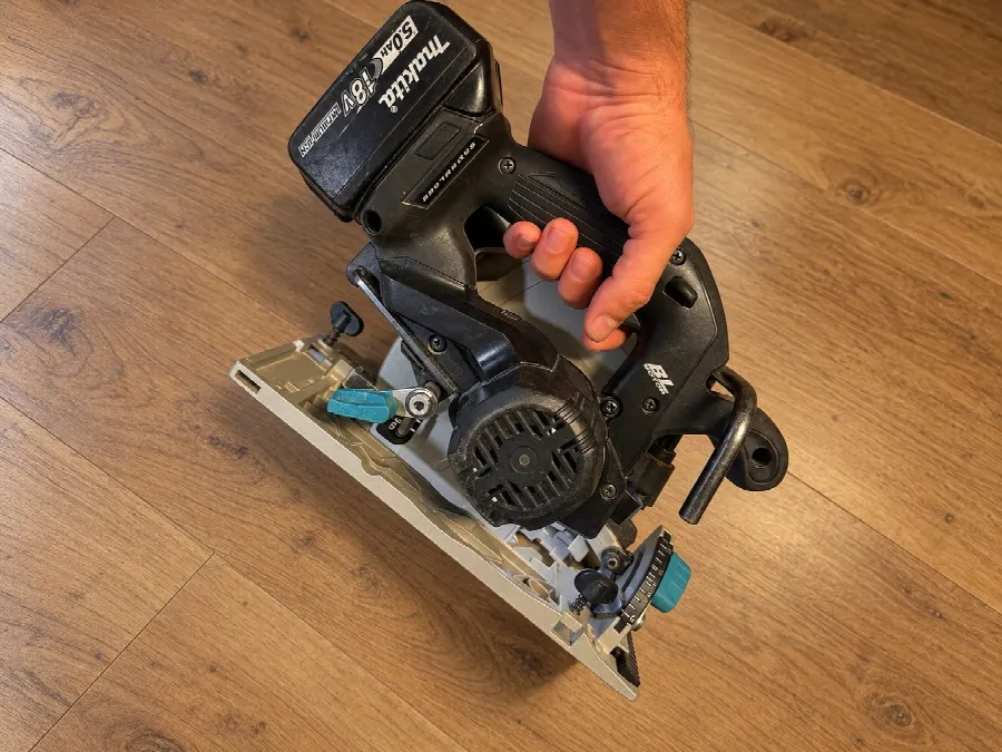 Makita DHS680 18V Batteridriven Cirkelsåg – 165 mm, bild 2 av 3
