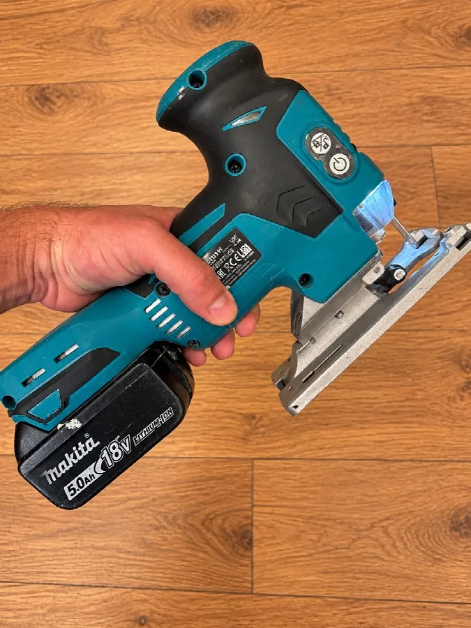 Makita DJV181 18V LXT – Batteridriven sticksåg med 5,0 Ah batteri, bild 2 av 2