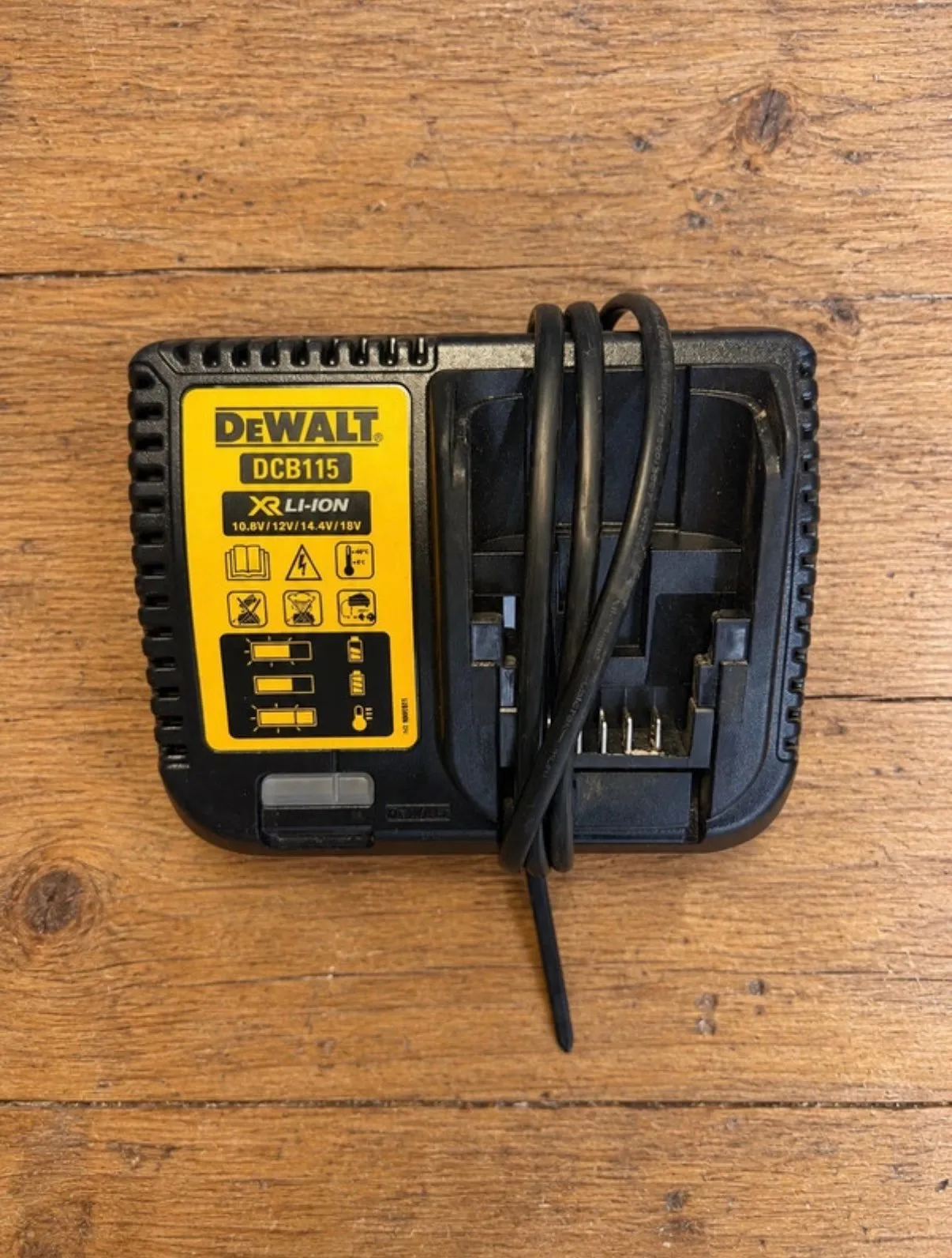 dewalt dcb115 batteriladdare 18v xr
